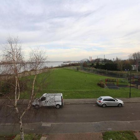 Fabulous Room With En-Suite Bathroom And Shared Kitchen Thamesmead  외부 사진