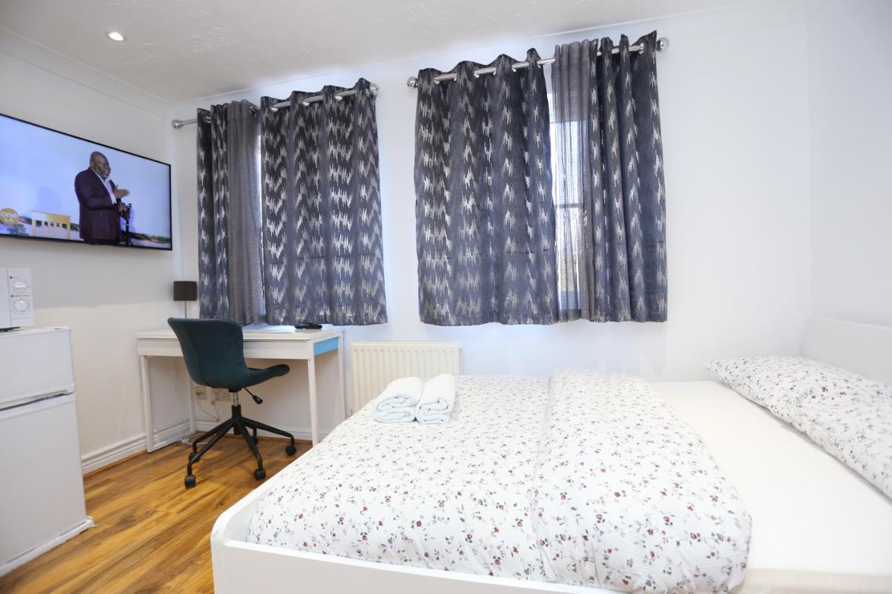 Fabulous Room With En-Suite Bathroom And Shared Kitchen Thamesmead  외부 사진